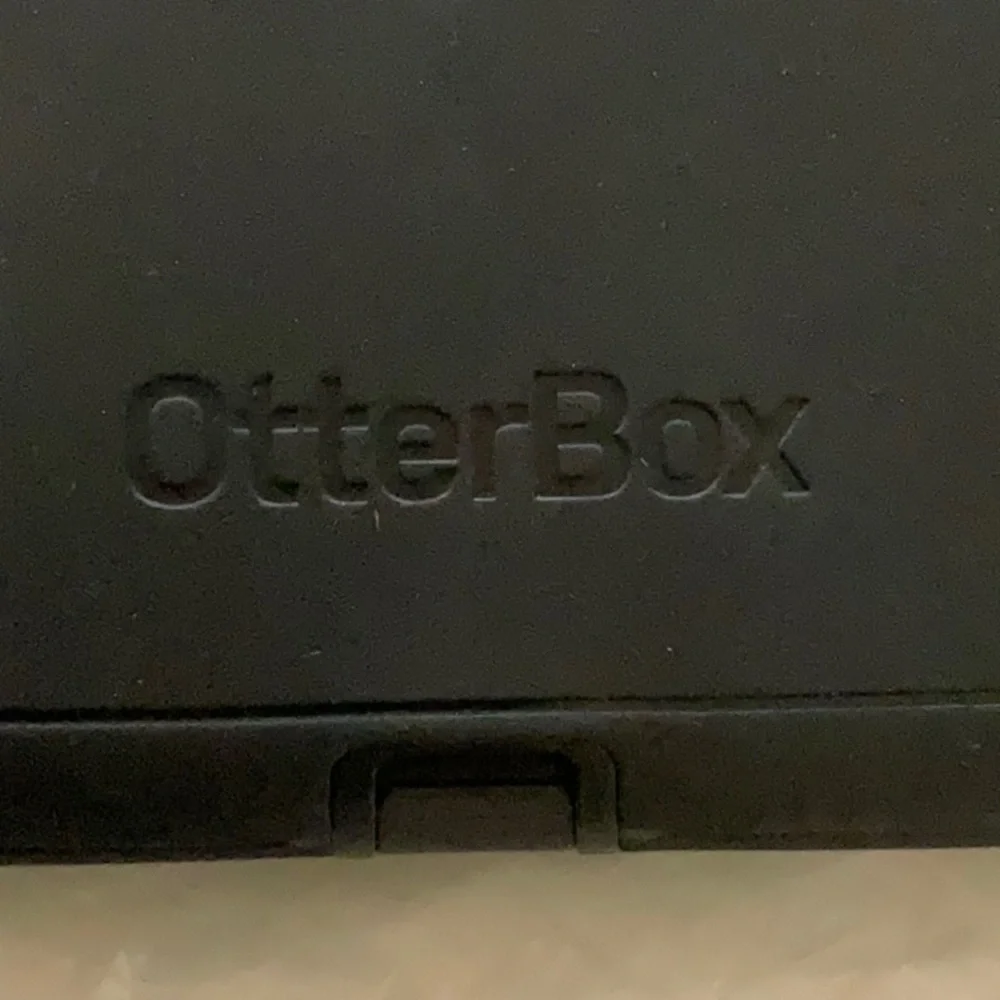 OtterBox Sleek Black Tablet Case